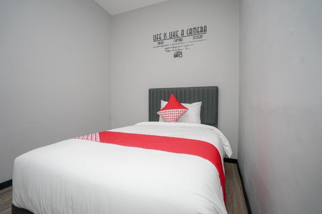 Oyo 568 Rajawali Homestay Palembang Exterior foto